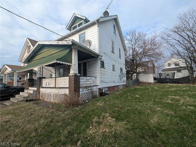 Listing photo 2