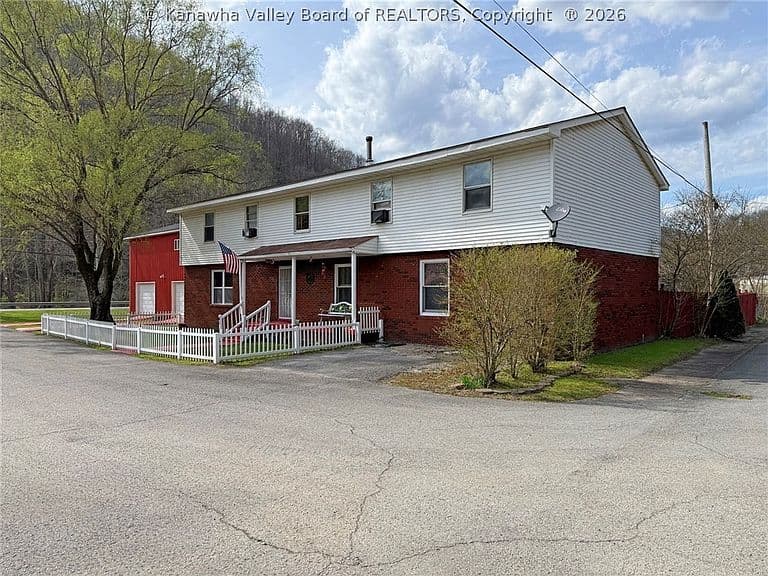 Listing photo 2