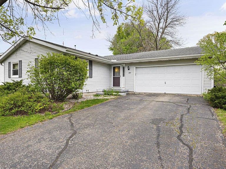 Listing photo 2