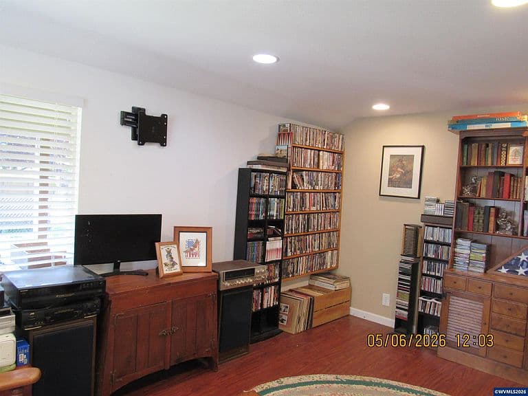 Listing photo 5