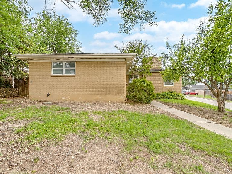 Listing photo 4