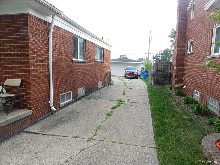 Listing photo 4