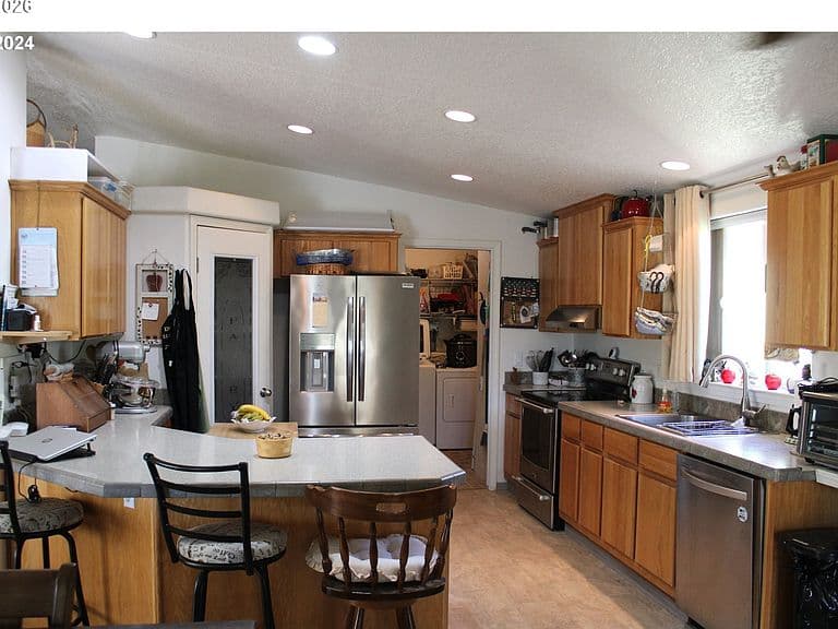 Listing photo 5