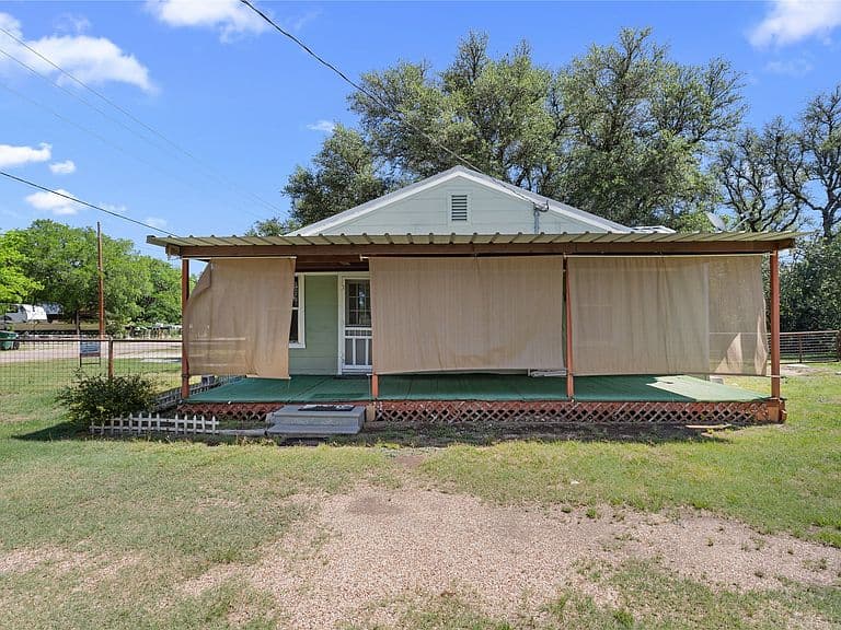Listing photo 5