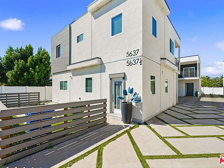 Listing photo 2
