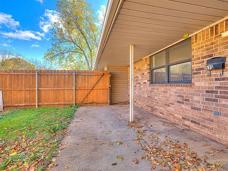 Listing photo 4