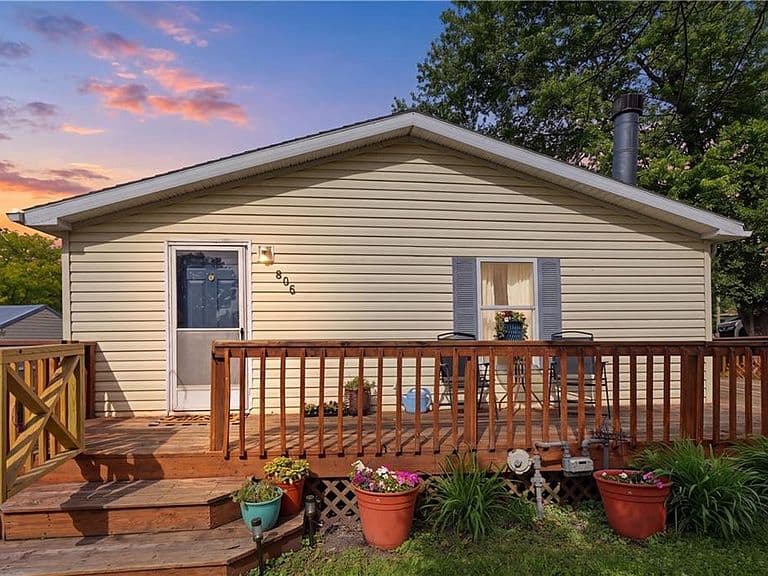 Listing photo 2