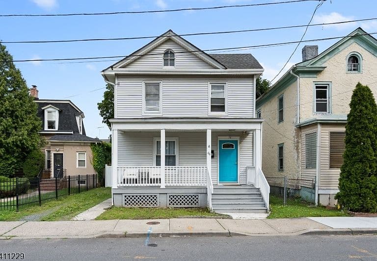 Listing photo 2