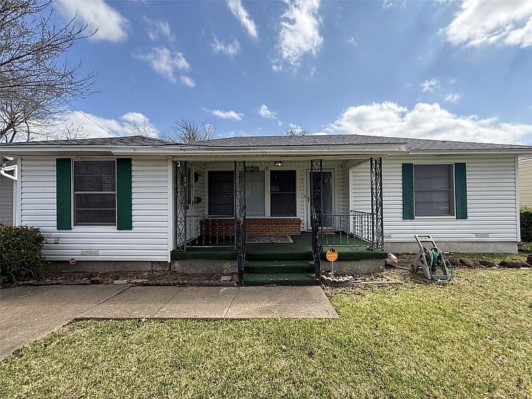 Listing photo 2