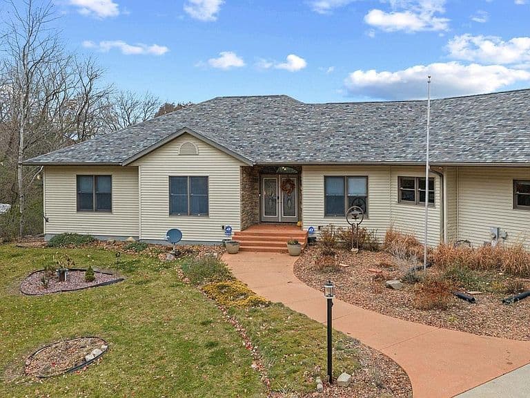 Listing photo 3
