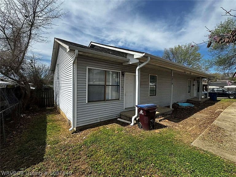 Listing photo 3