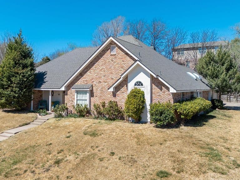 Listing photo 3