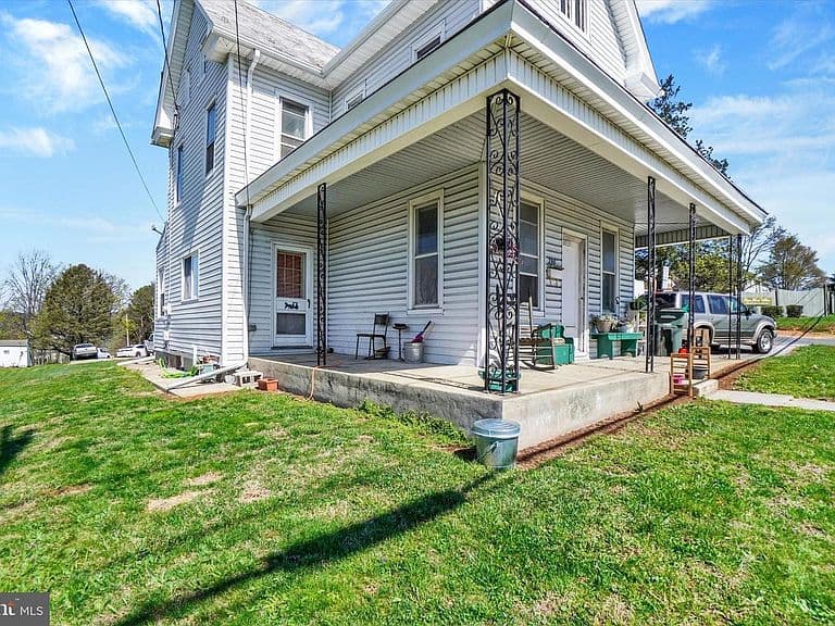 Listing photo 2