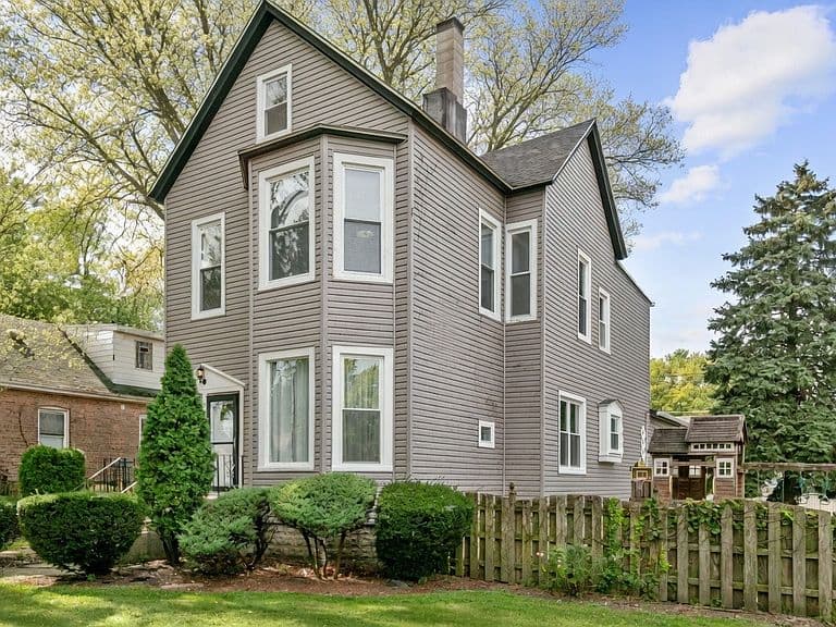 Listing photo 2