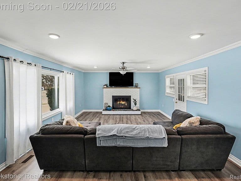 Listing photo 5