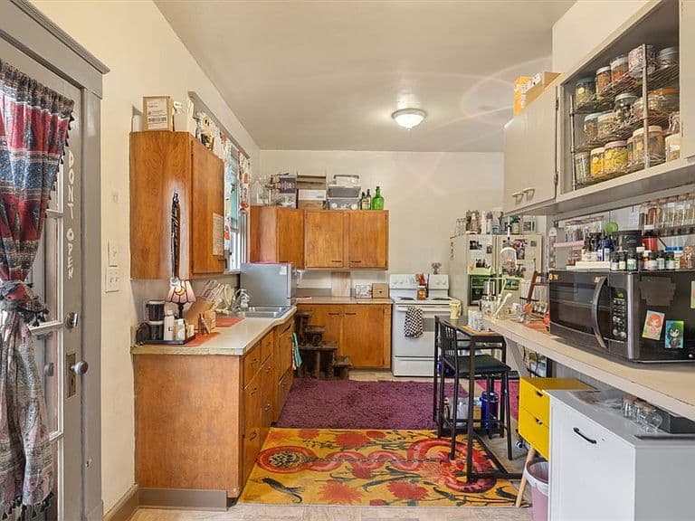 Listing photo 5