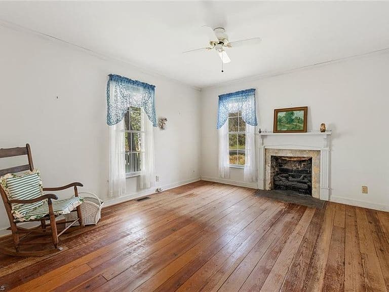 Listing photo 5