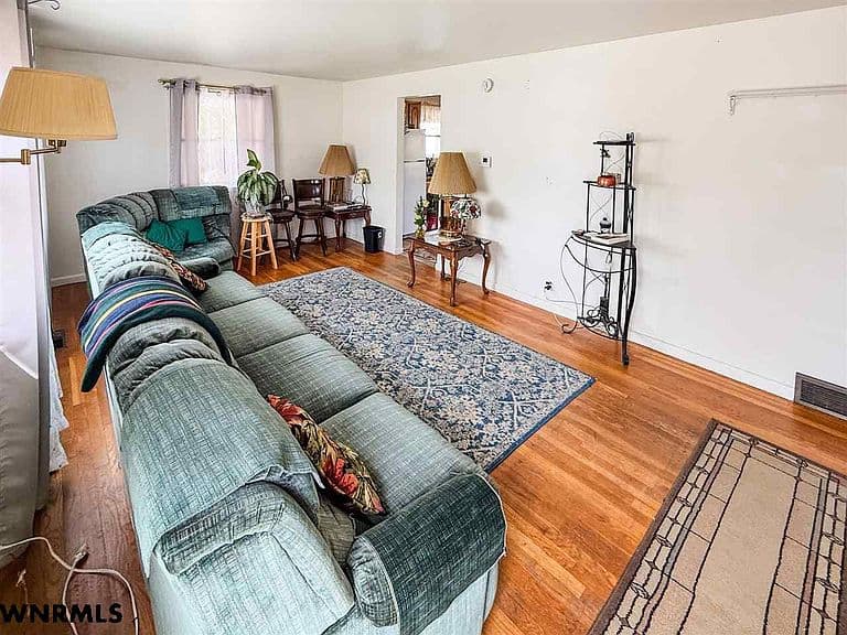 Listing photo 4