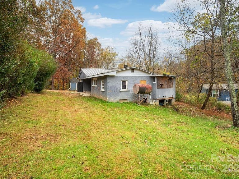 Listing photo 5
