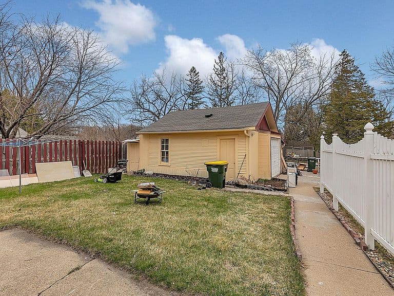 Listing photo 5