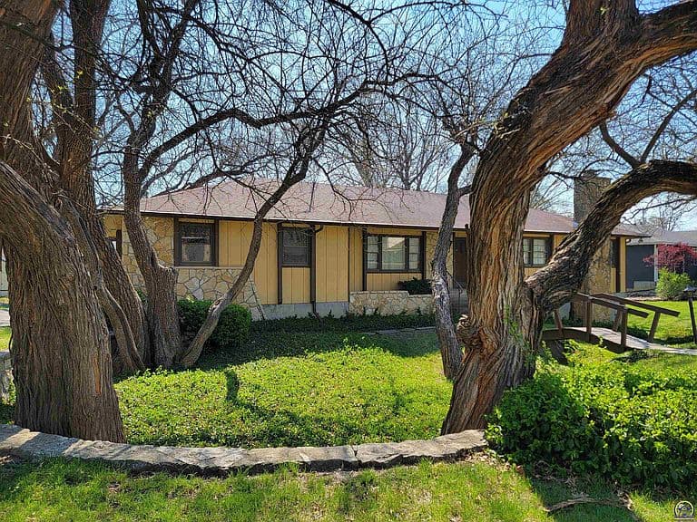 Listing photo 3