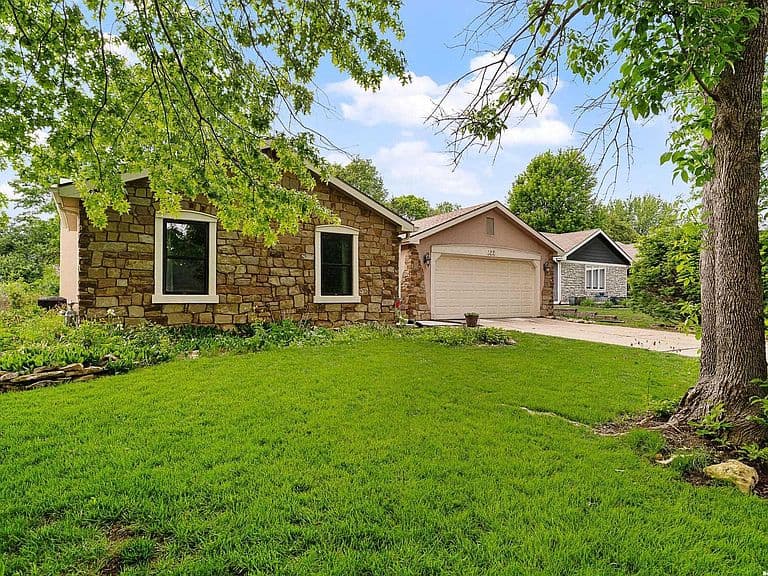 Listing photo 2