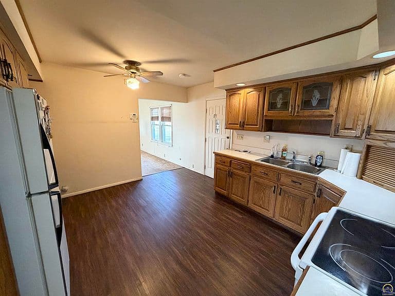 Listing photo 5