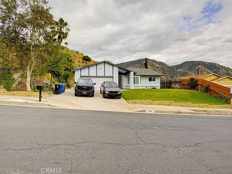 Listing photo 3
