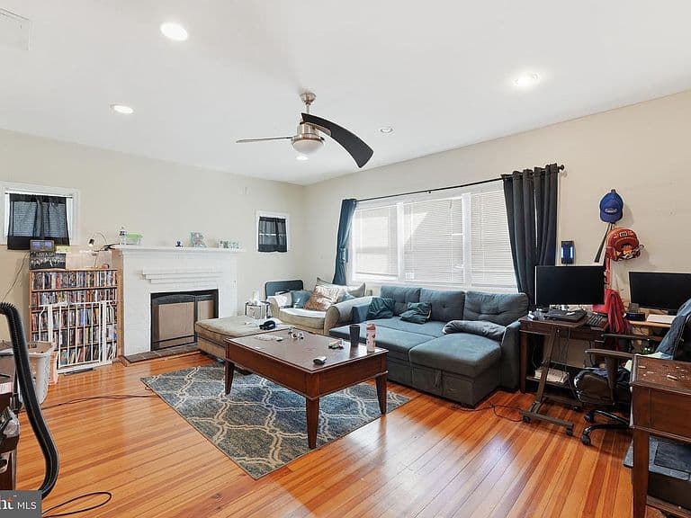 Listing photo 5