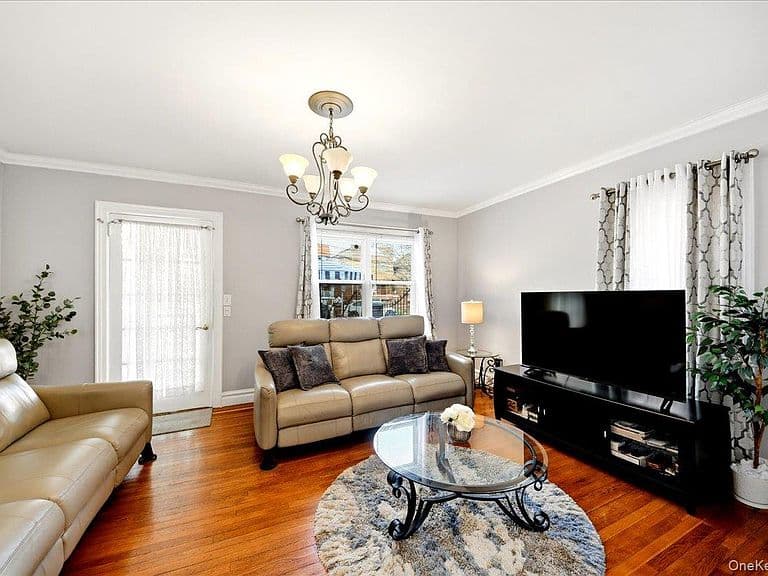 Listing photo 5
