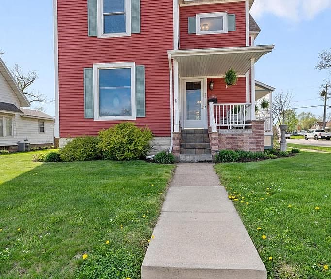 Listing photo 2