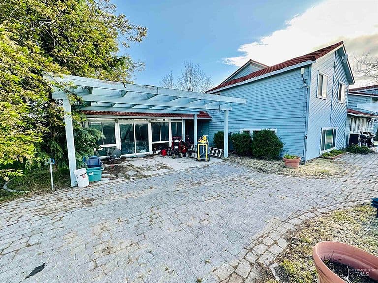 Listing photo 3