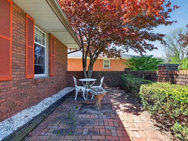 Listing photo 3