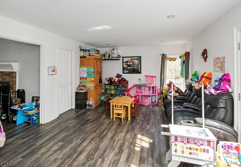 Listing photo 4