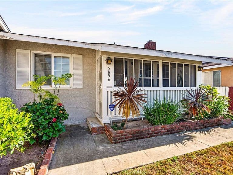 Listing photo 3