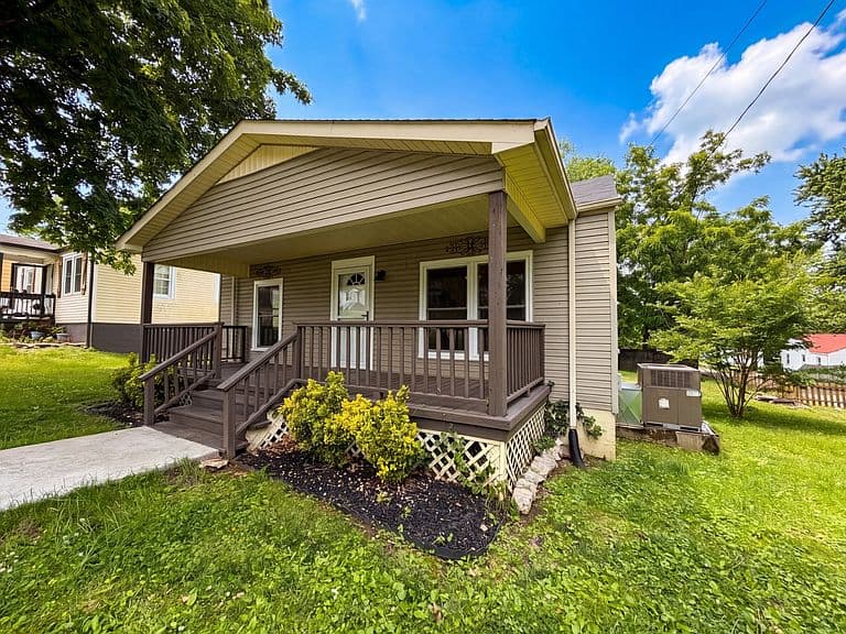 Listing photo 2