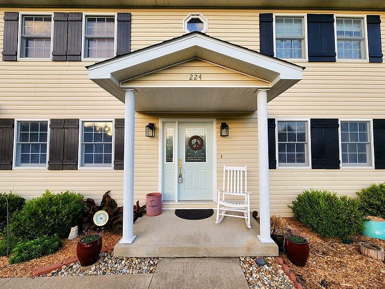 Listing photo 3