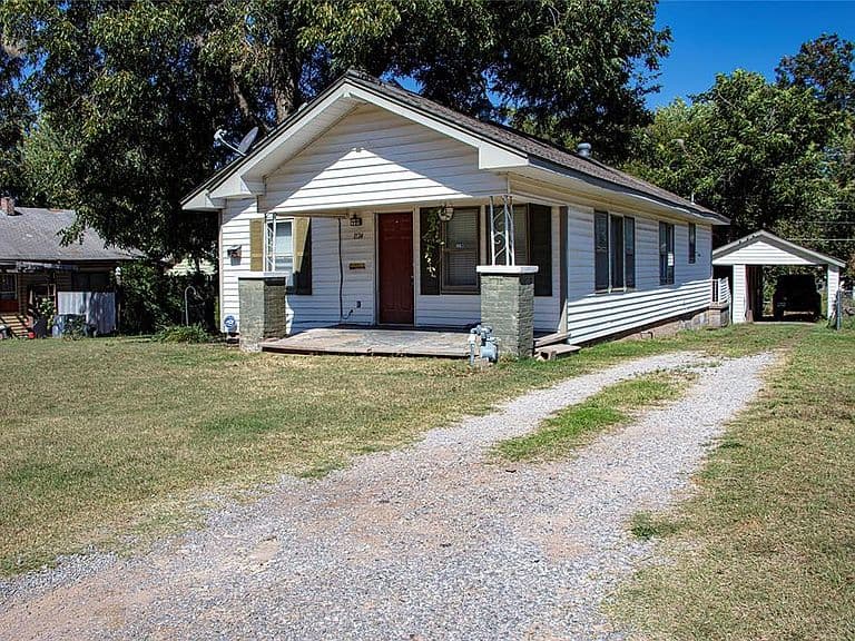 Listing photo 2