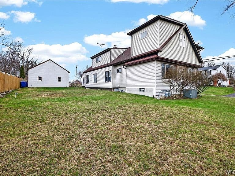 Listing photo 5