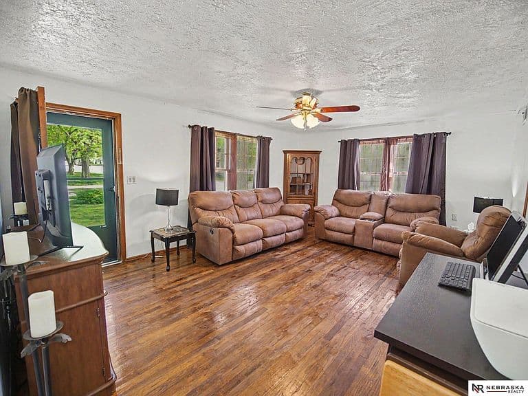 Listing photo 3