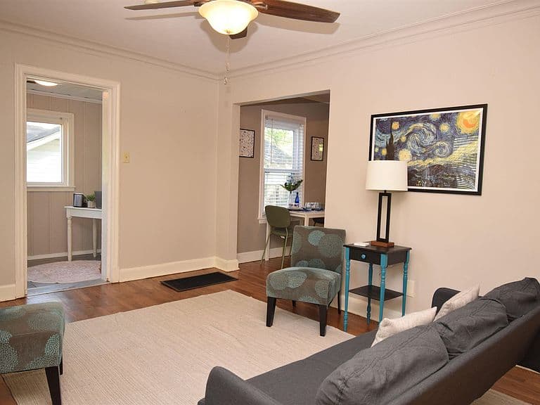 Listing photo 2