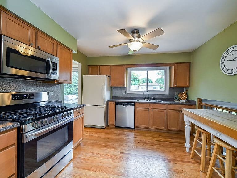 Listing photo 5