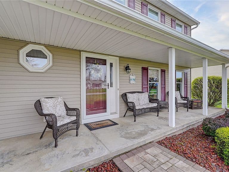 Listing photo 4