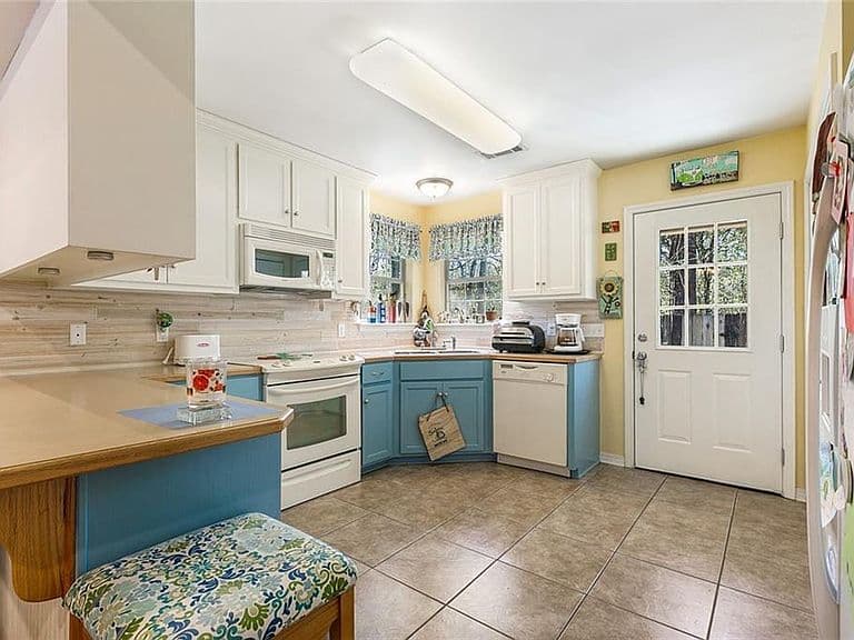 Listing photo 5