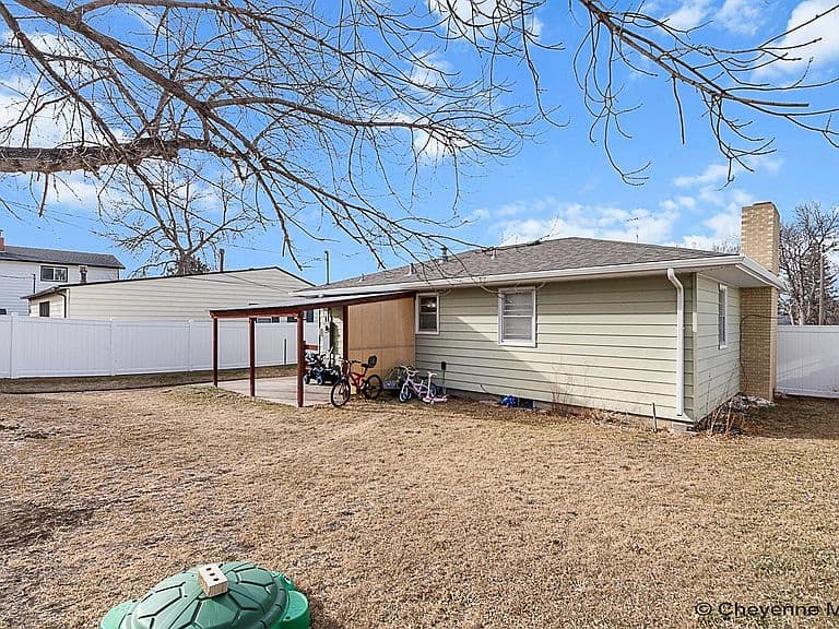 Listing photo 3