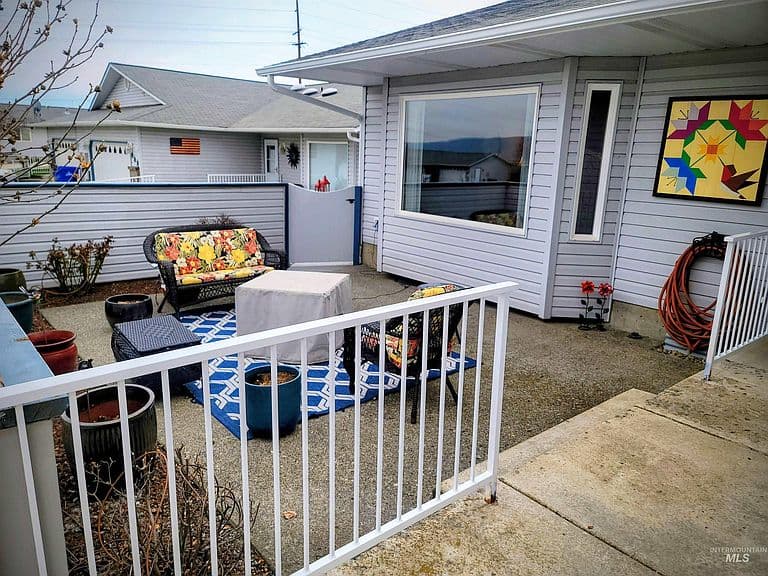 Listing photo 3