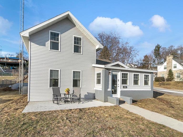 Listing photo 2