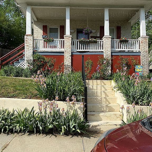 Listing photo 2