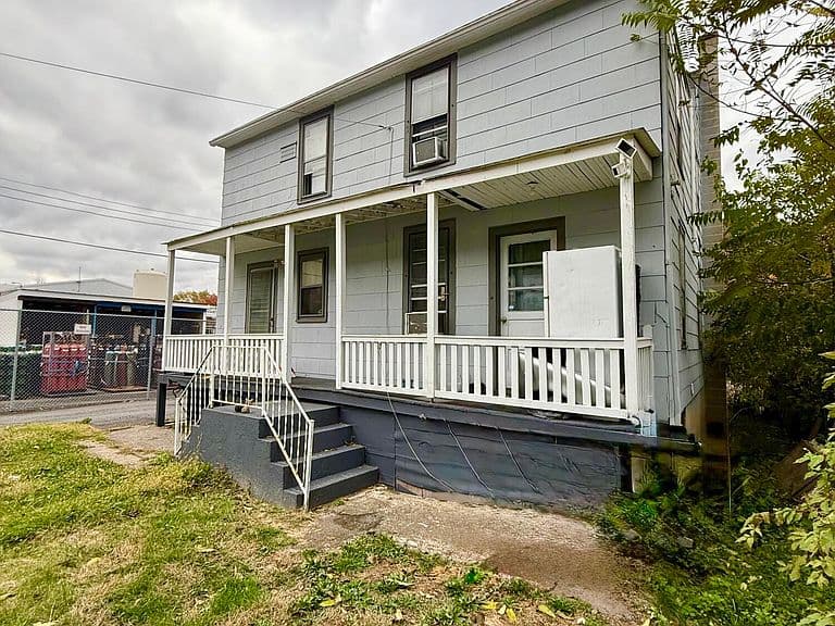 Listing photo 5