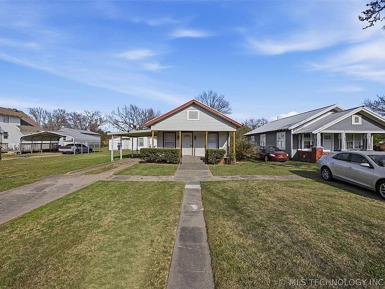 Listing photo 2